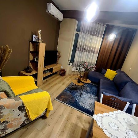 Apartament My Guest Base Tirana Zewnętrze zdjęcie